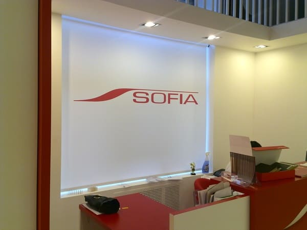 Рулонные шторы с логотипом компании